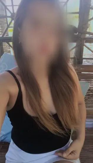 Chiara, 32