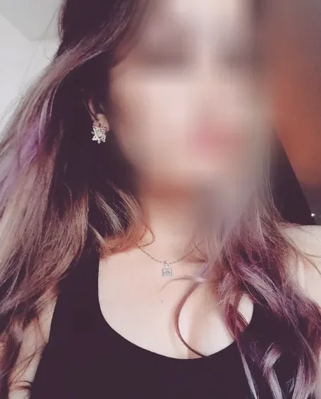 Daniela, 32