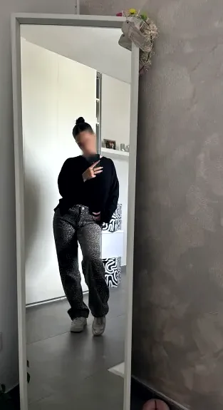 Emilia, 21