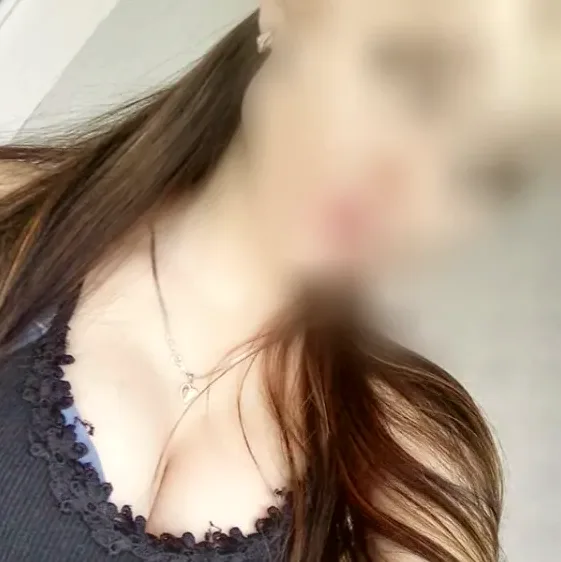 Lara, 26