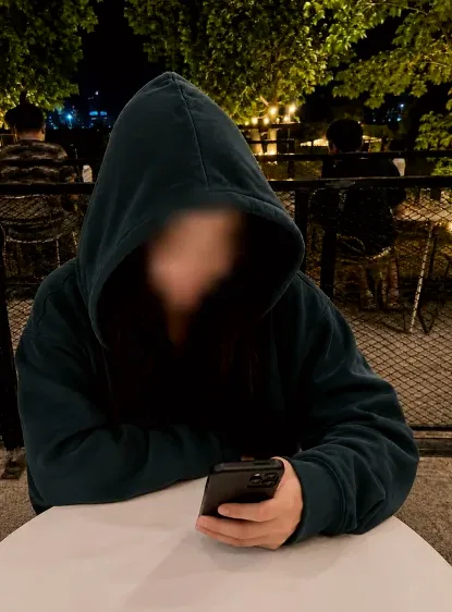 Manuela, 26