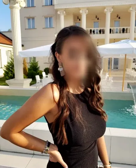 Melina, 29