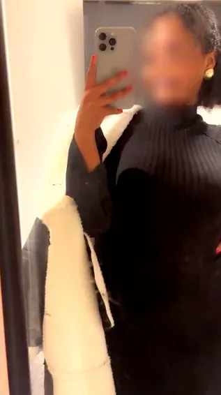 Nicole, 25