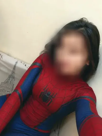 Nina, 25